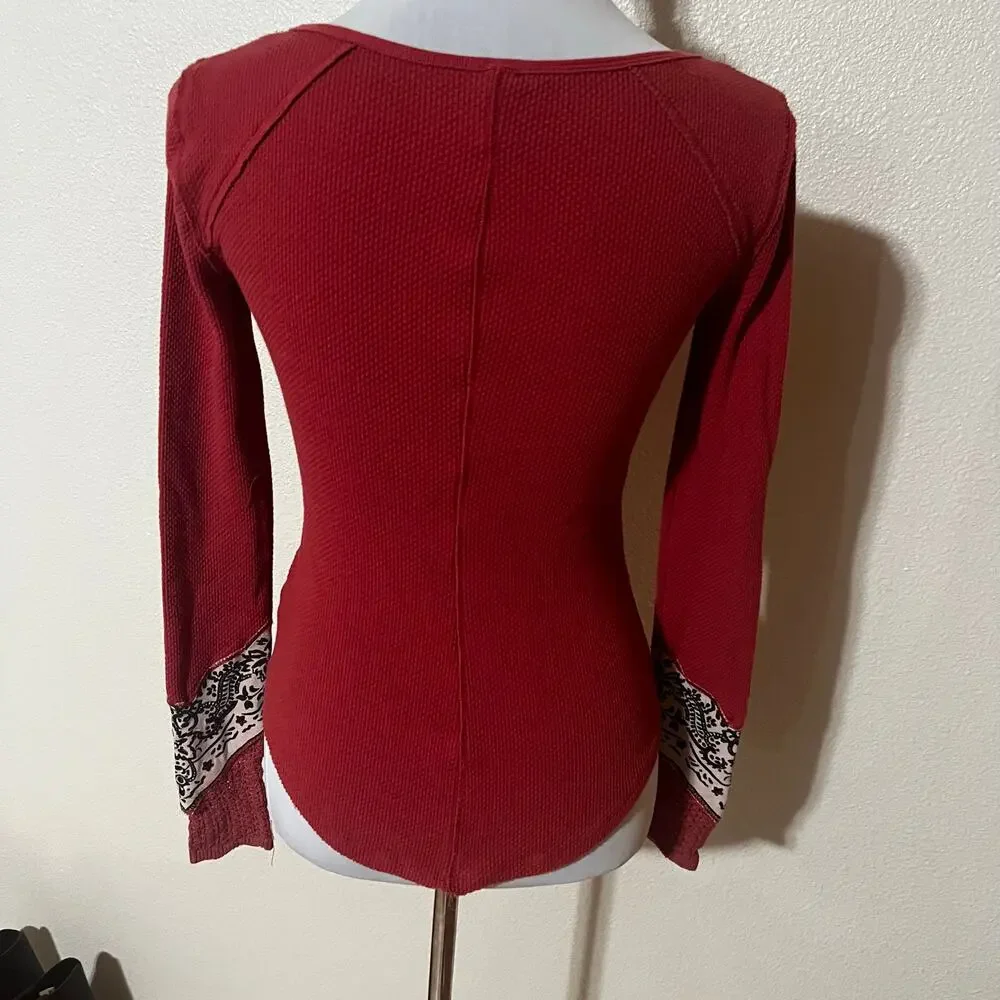 We the Free | Free People faded red thermal bandana cuff long sleeve shirt S